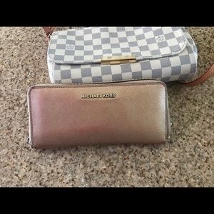 Michael Kors Jet Set Wallet, Gold